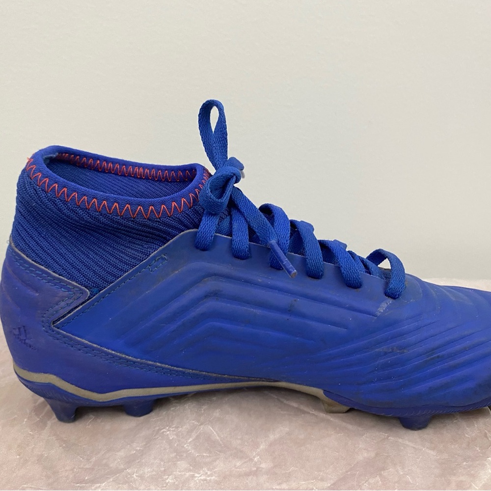 Youth Adidas Predator Cleats - Big Kids Size 4 - Picture 5 of 8